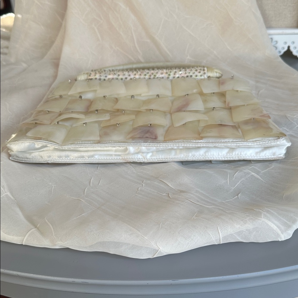 Statement piece genuine mother of pearl purse real pearl - Picture 3 of 12